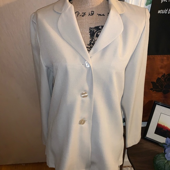 Jaclyn Smith Jackets & Blazers - ‼️LAST WEEK AVAILABLE‼️Jaclyn Smith tan suitjacket